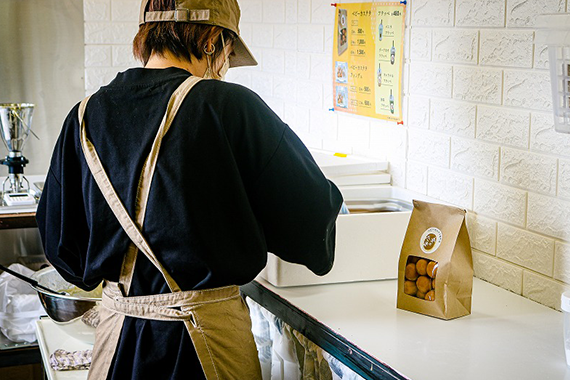 ベビーカステラ専門店 “金のたま”